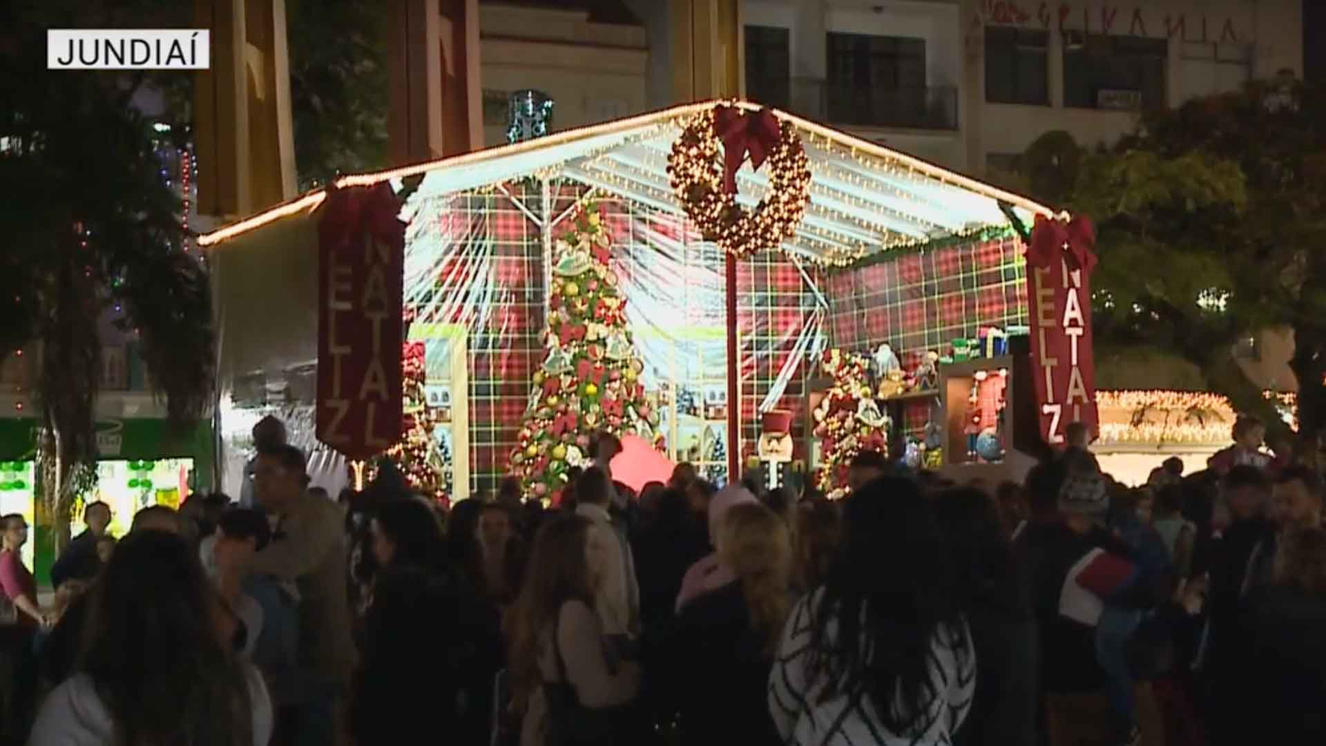 Natal: Papai Noel chega no centro da cidade em Jundiaí