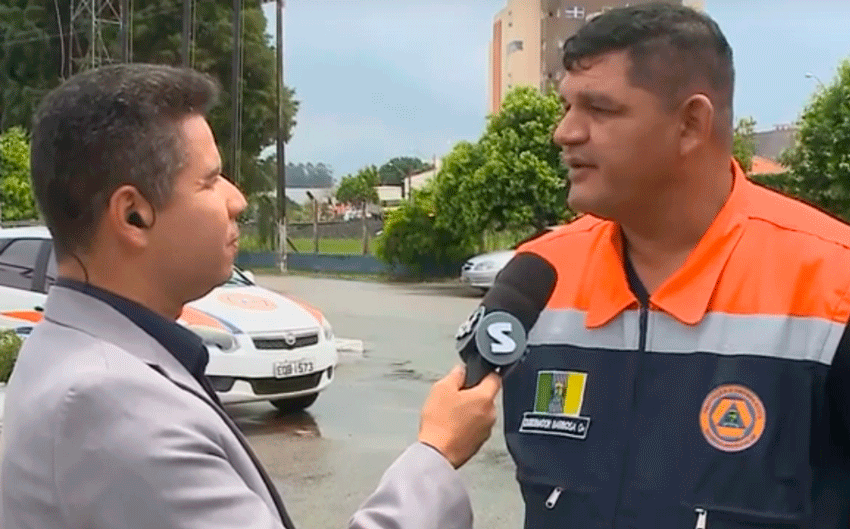 Base da polícia militar em Boituva é destelhada pela chuva