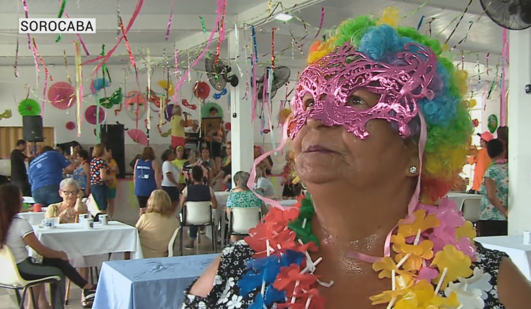 Idosos caem na folia no Lar São Vicente de Paulo