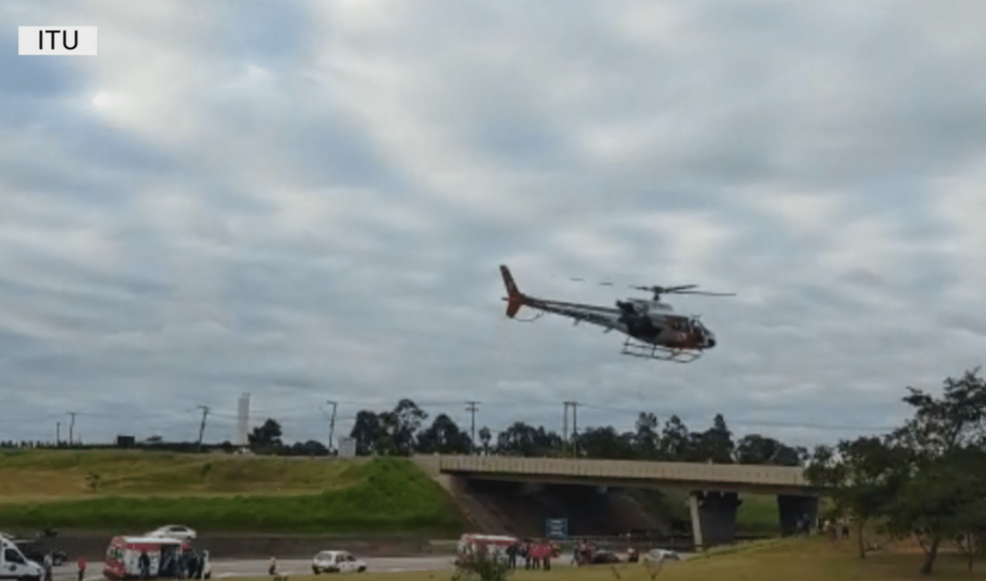 helicoptero aguia policia resgatando menino