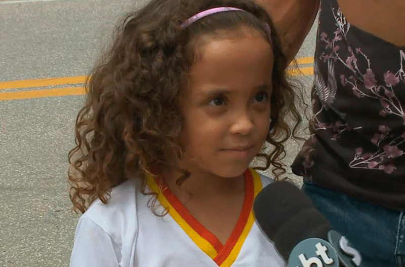 Menina de 6 anos é liberada de escola sem responsável