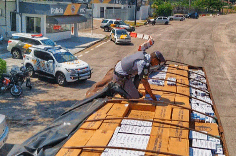 Polícia Rodoviária apreende 450 mil maços de cigarro