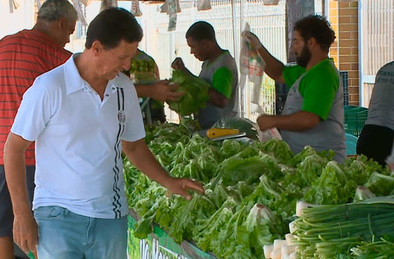 Preços de frutas e legumes sobem por causa de chuva da semana passada