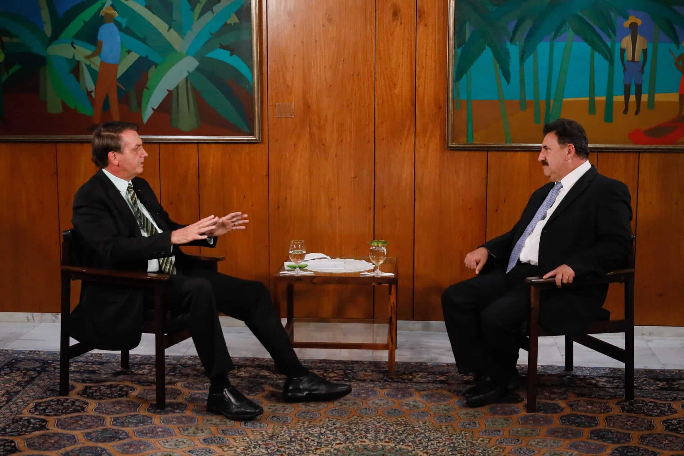 Ratinho entrevista o Presidente Jair Bolsonaro nesta sexta-feira (20)