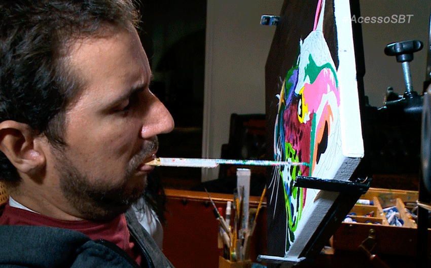 Acesso entrevista artista plástico que pinta com a boca