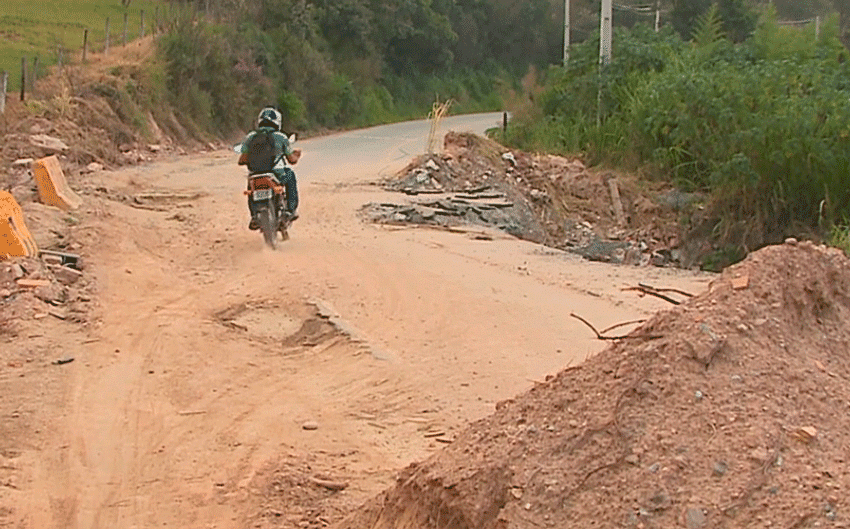 Buracos e reclamações na estrada Mario Covas em Mairinque
