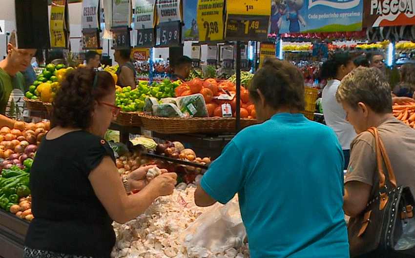 Novo supermercado gera emprego e move a economia