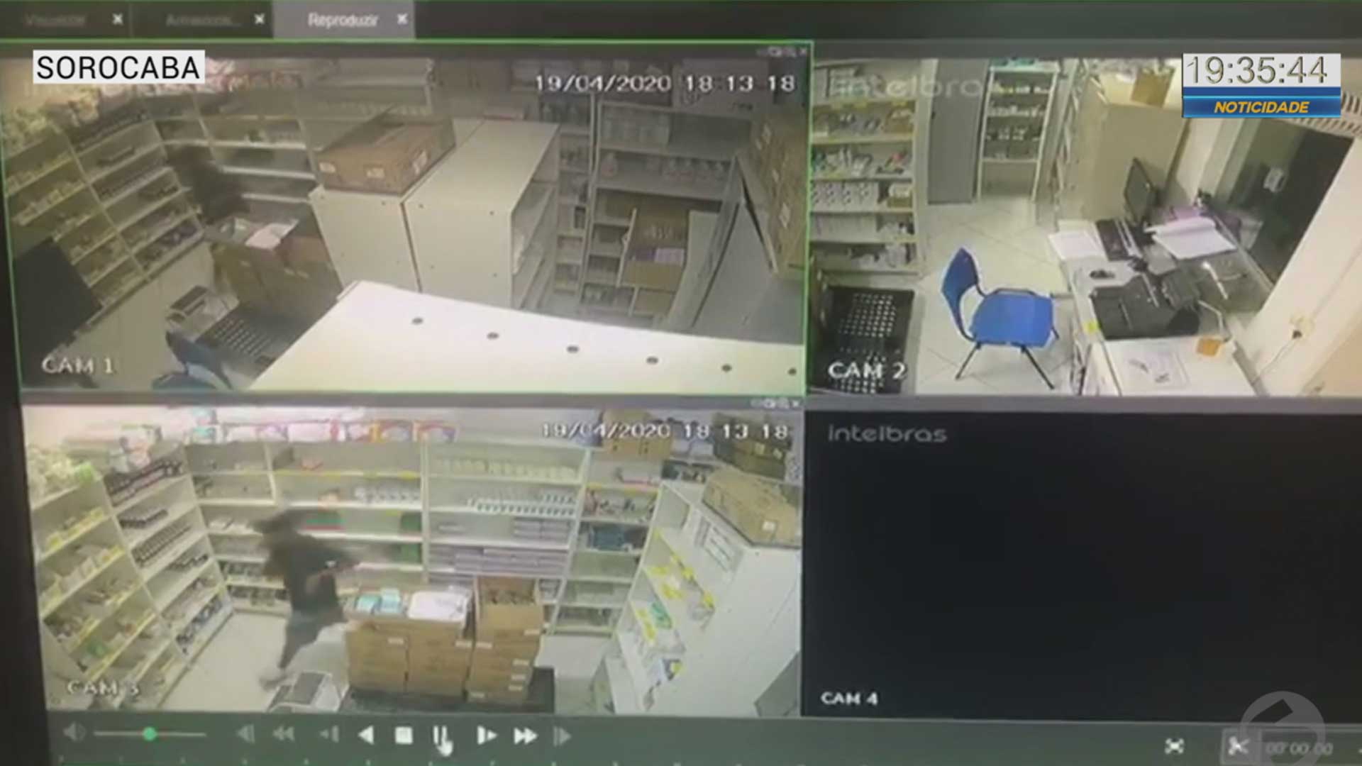 Câmeras mostram furto a farmácia no Wannel Ville.