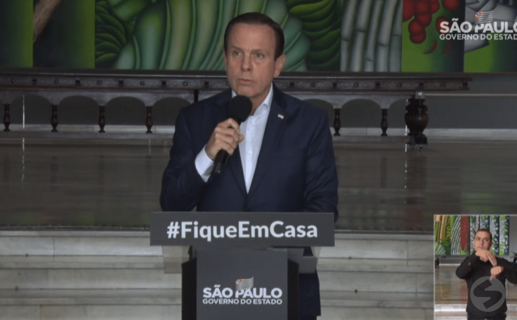 Governador anuncia aulas online para rede estadual.