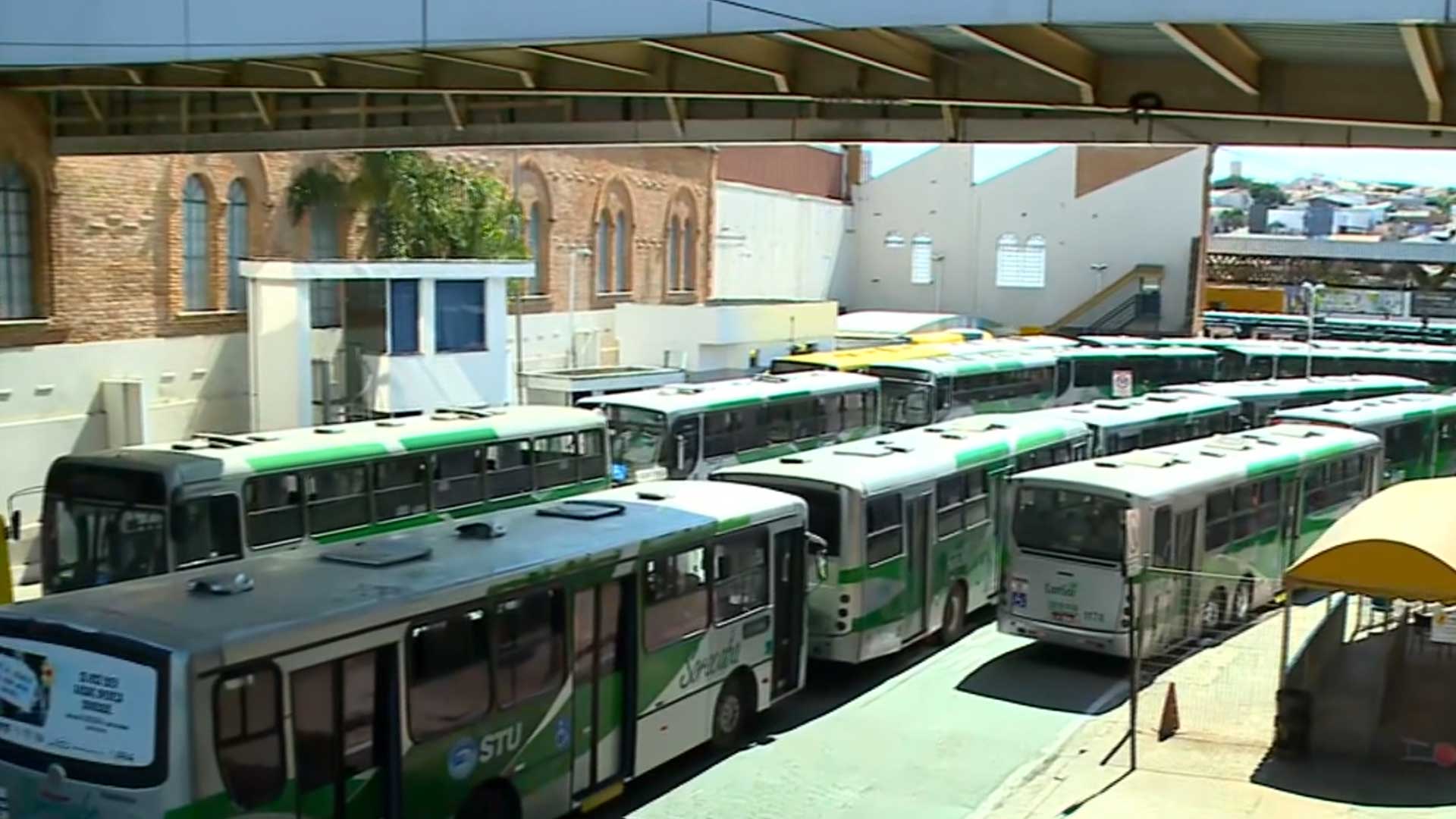 Mesmo com liminar para retorno, Sorocaba inicia semana sem transporte coletivo.