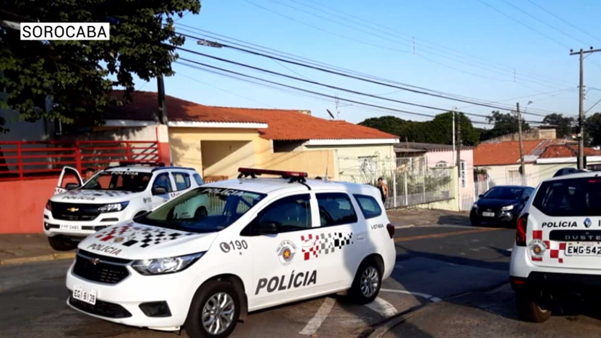 Polícia prende quadrilha suspeita de roubo a residência.