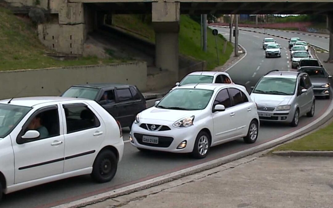 Mesmo com a quarentena, trânsito aumenta nas avenidas de Sorocaba.