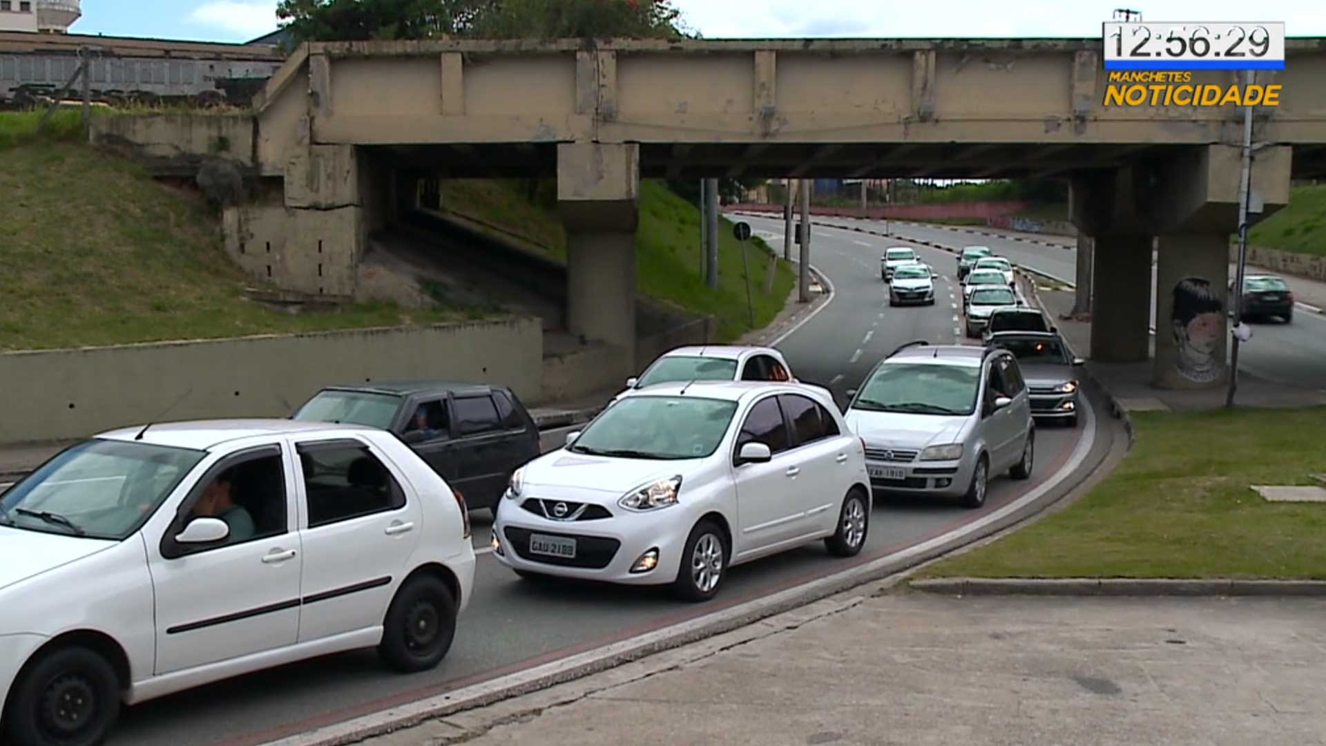 Mesmo com a quarentena, trânsito aumenta nas avenidas de Sorocaba.