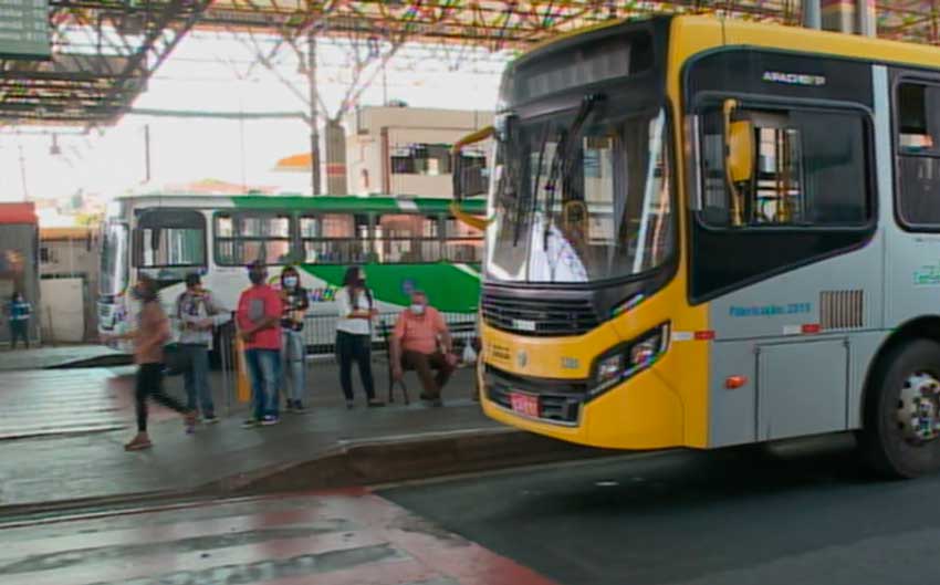 onibus parados no termnal st antonio