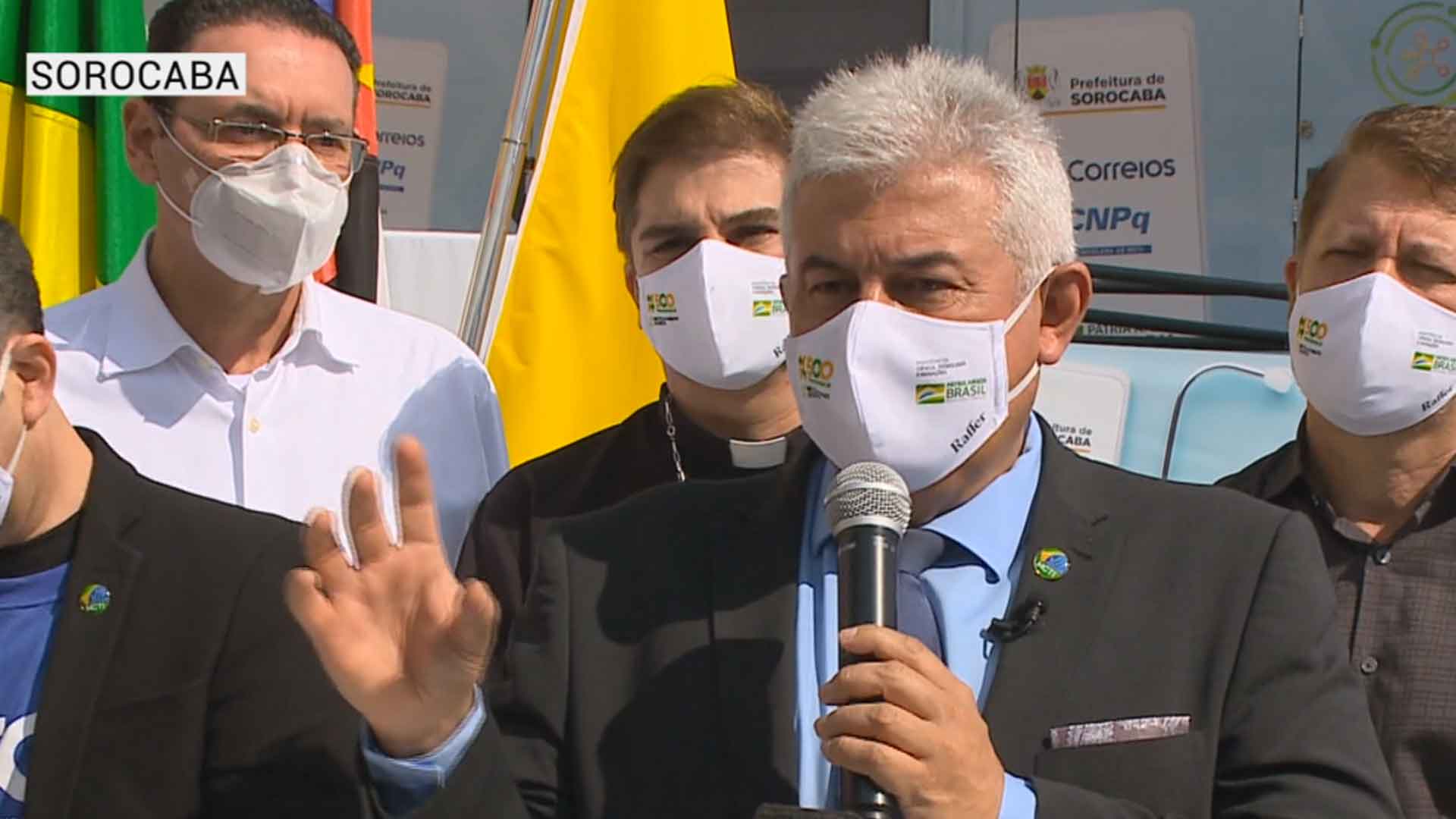 Ministro anuncia teste de remédio contra coronavírus