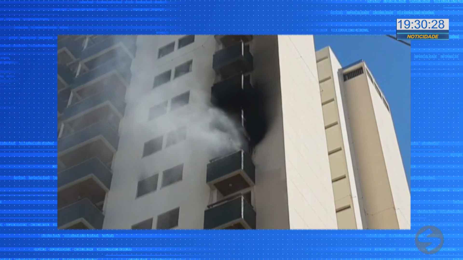 Apartamento pega fogo em Jundiaí