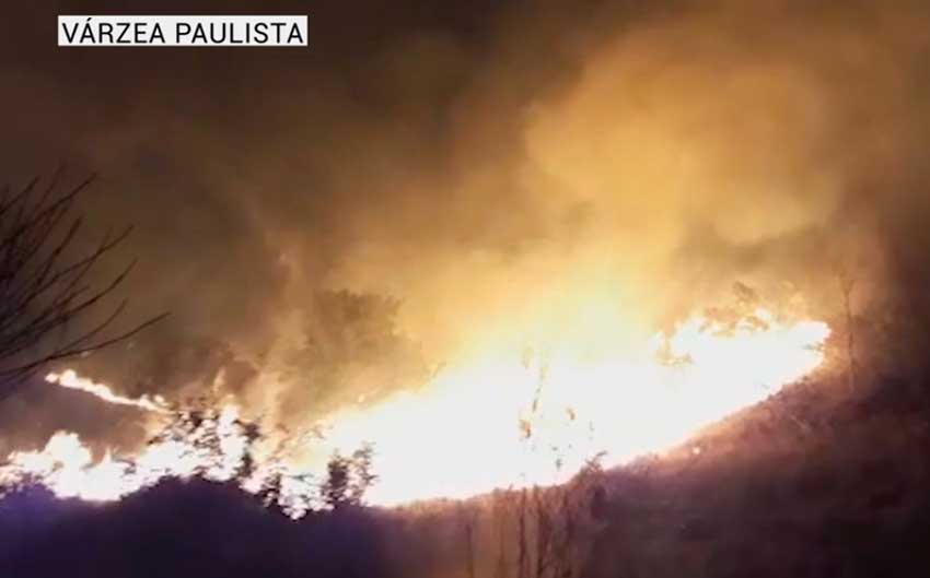 Incêndio na Serra do Mursa em Várzea Paulista