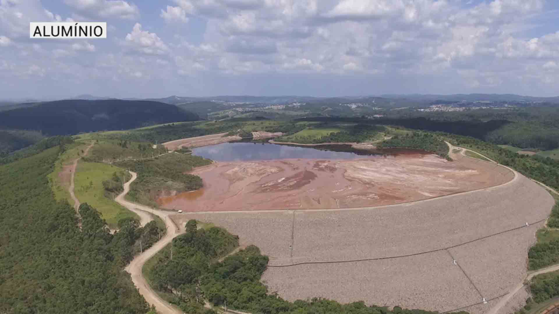 Simulado de emergência por aplicativo em Alumínio