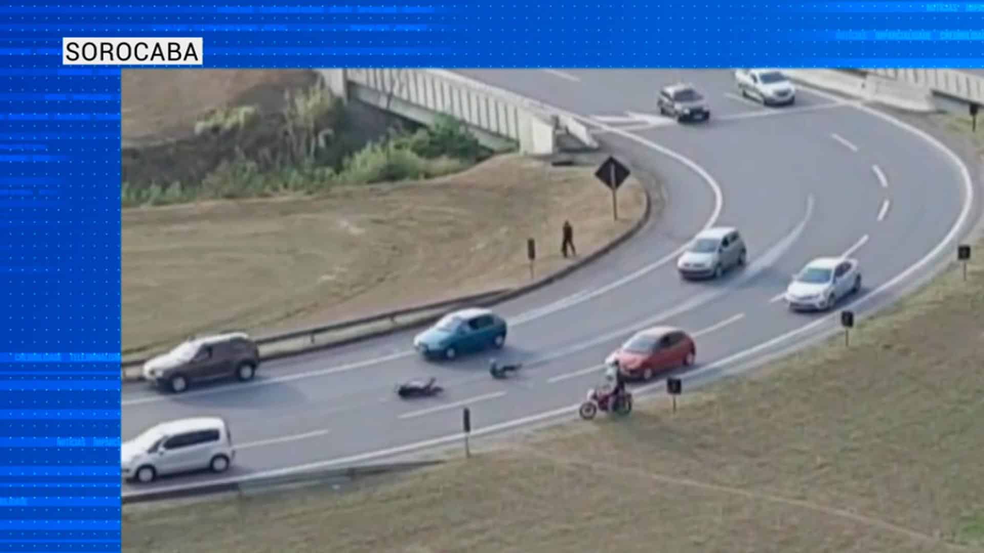 Motorista derrapa em mancha de óleo na Castelinho