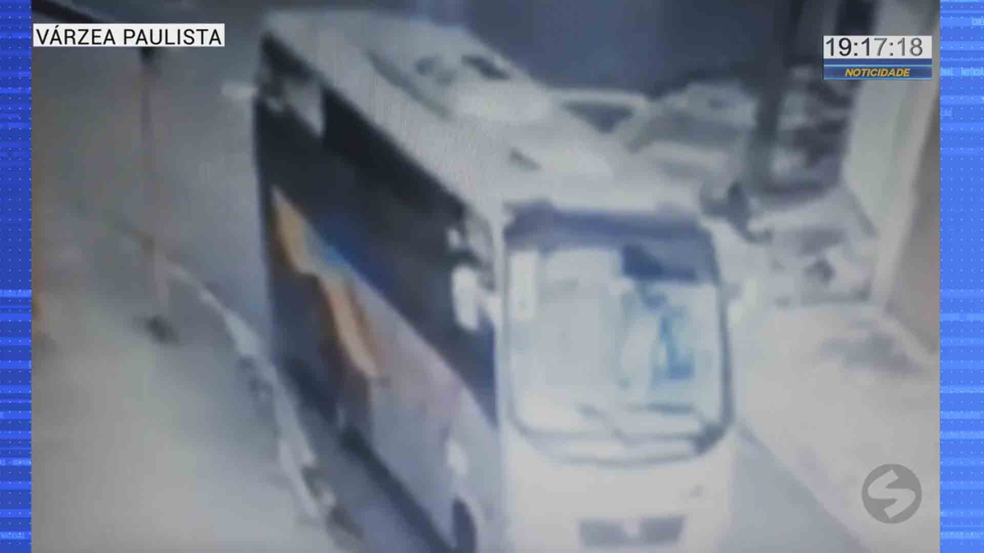 Homem é atropelado por ônibus em Várzea Paulista