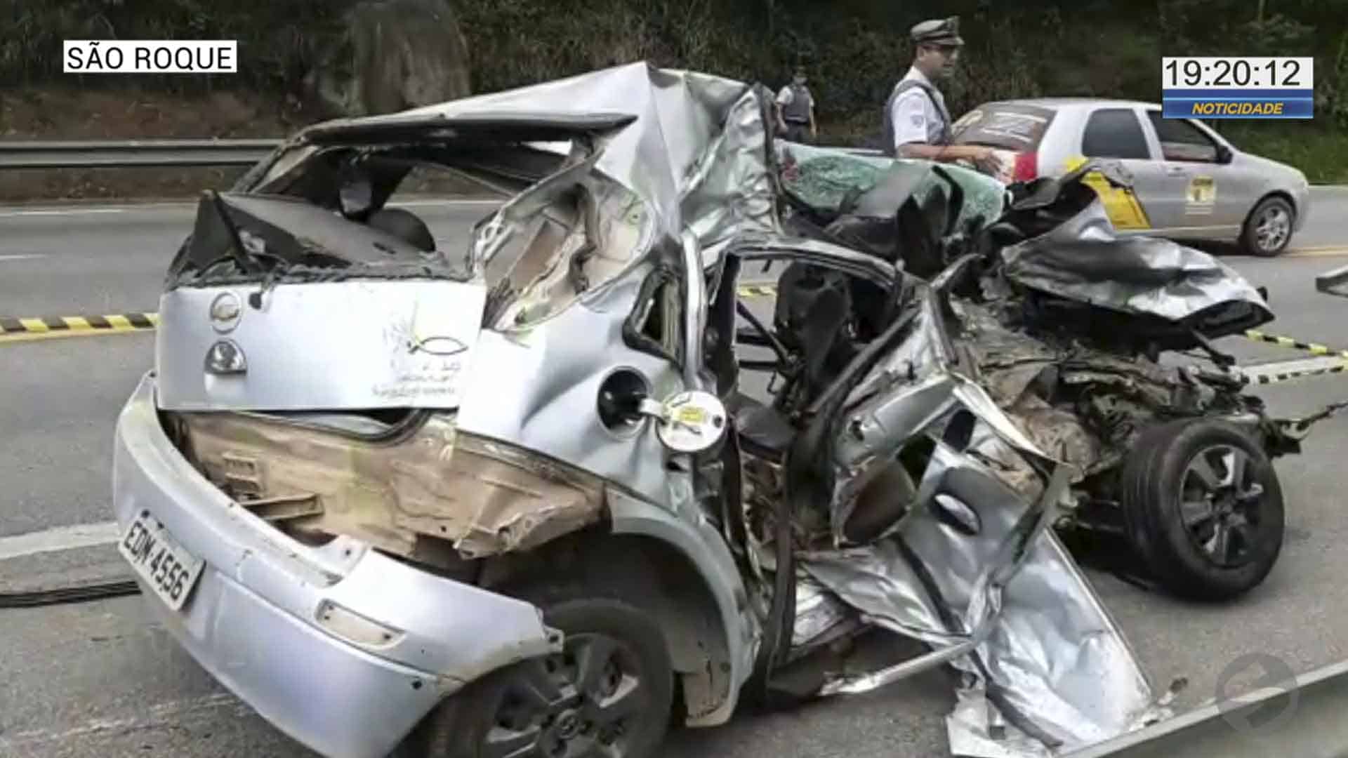 carro destruido