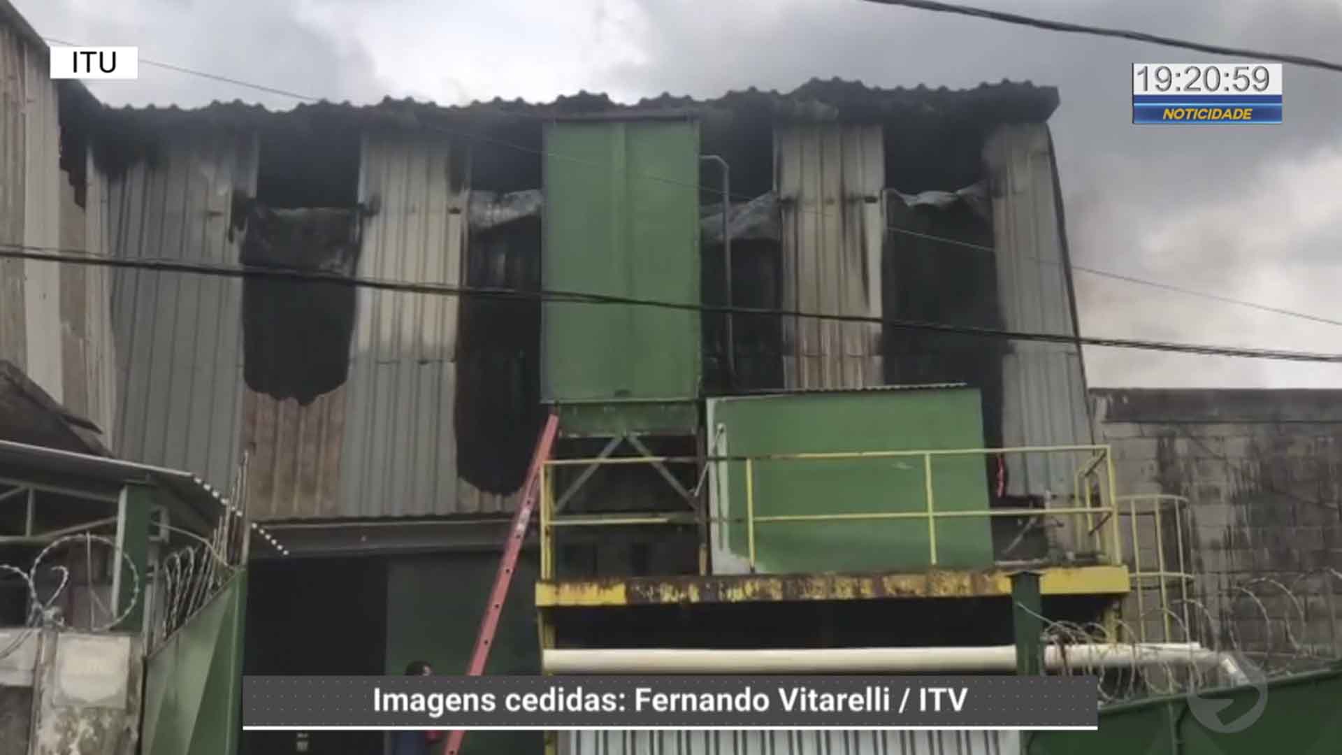 Fábrica de ferramentas pega fogo em Itu