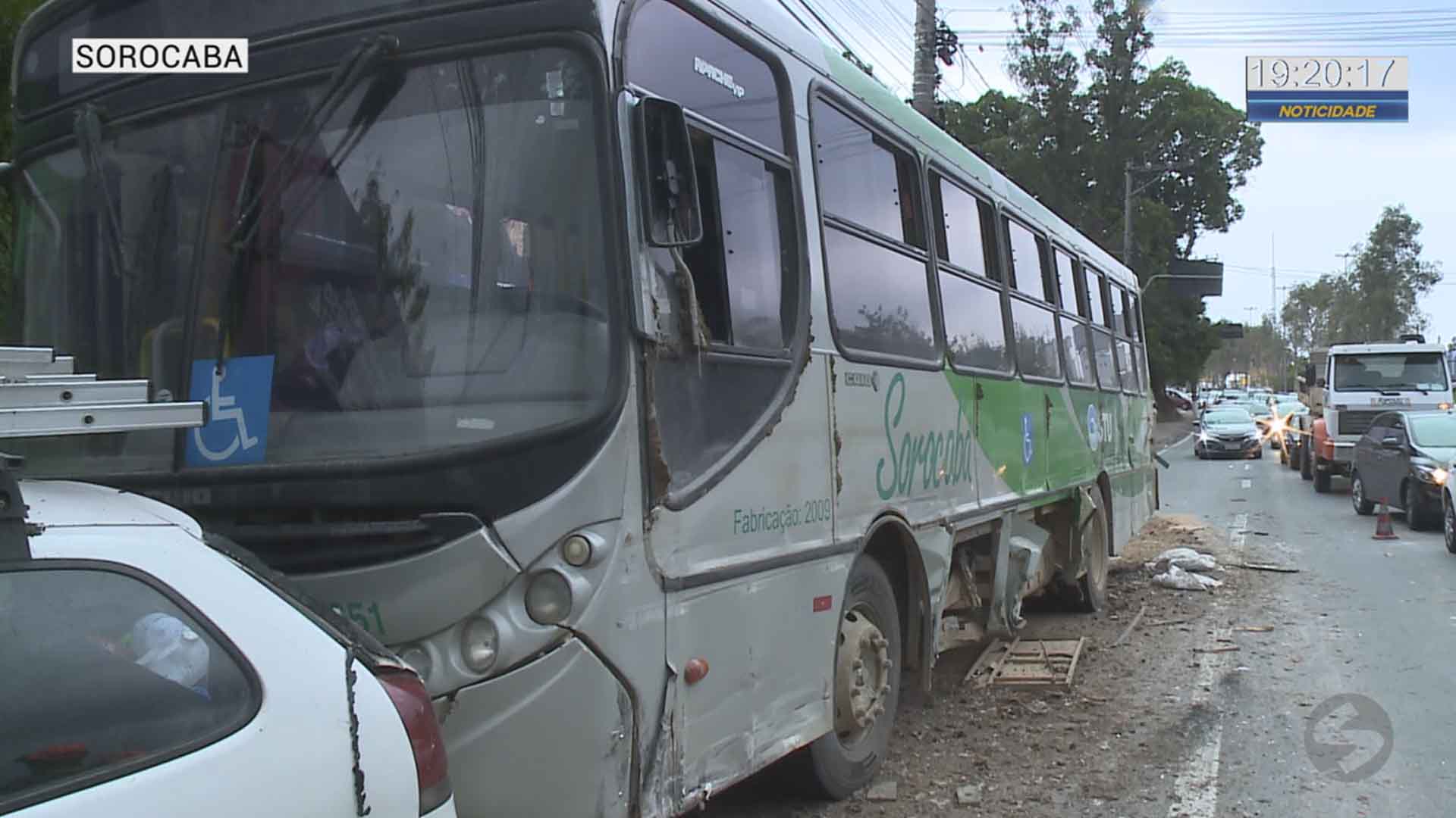 Acidente entre cinco veículos causa transtorno no trânsito em Sorocaba