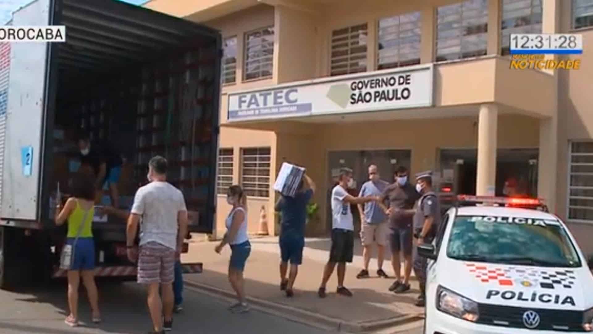 Urnas são levadas aos locais de votação para o 2º turno