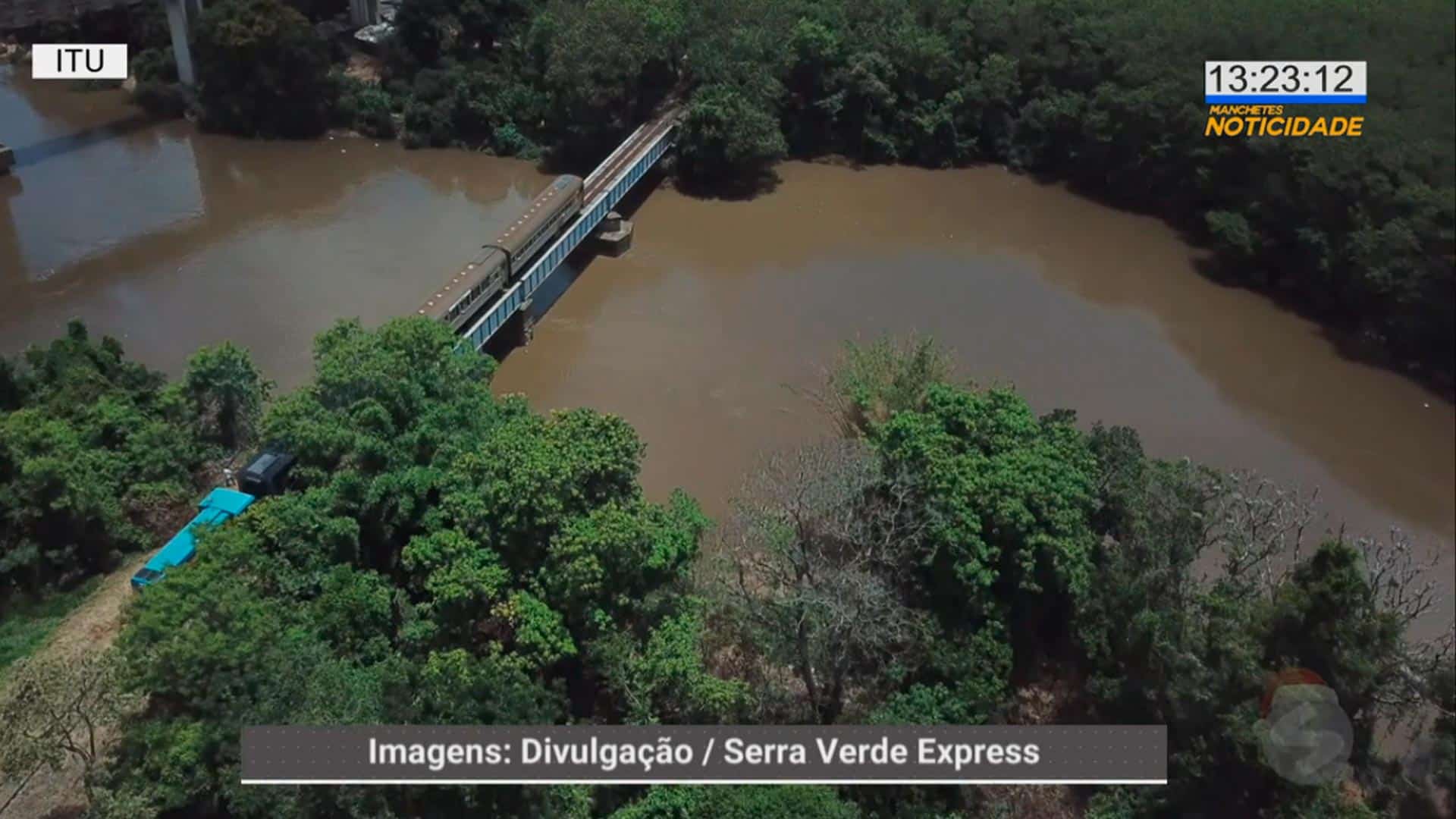 Trem republicano percorre 8km entre duas cidades