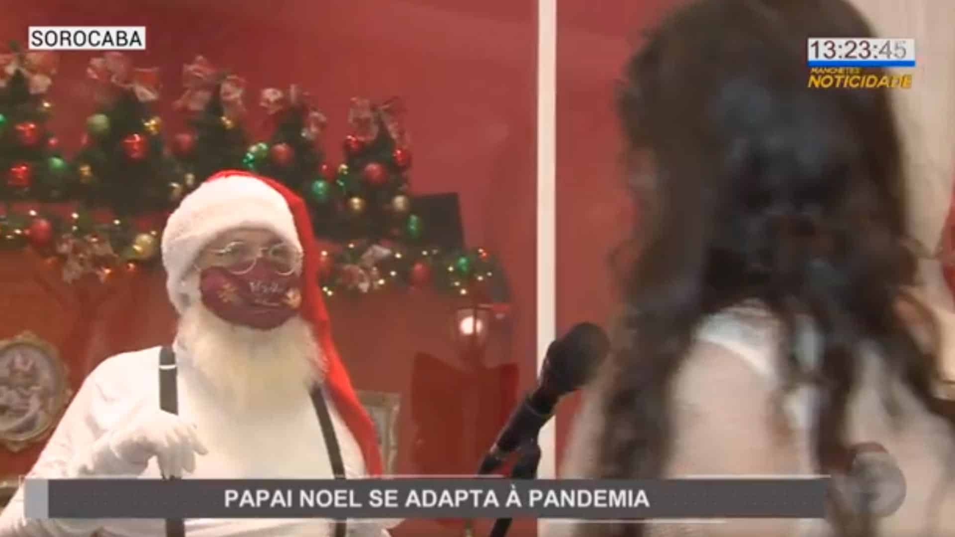 Papai Noel de shopping fica dentro de casa de vidro