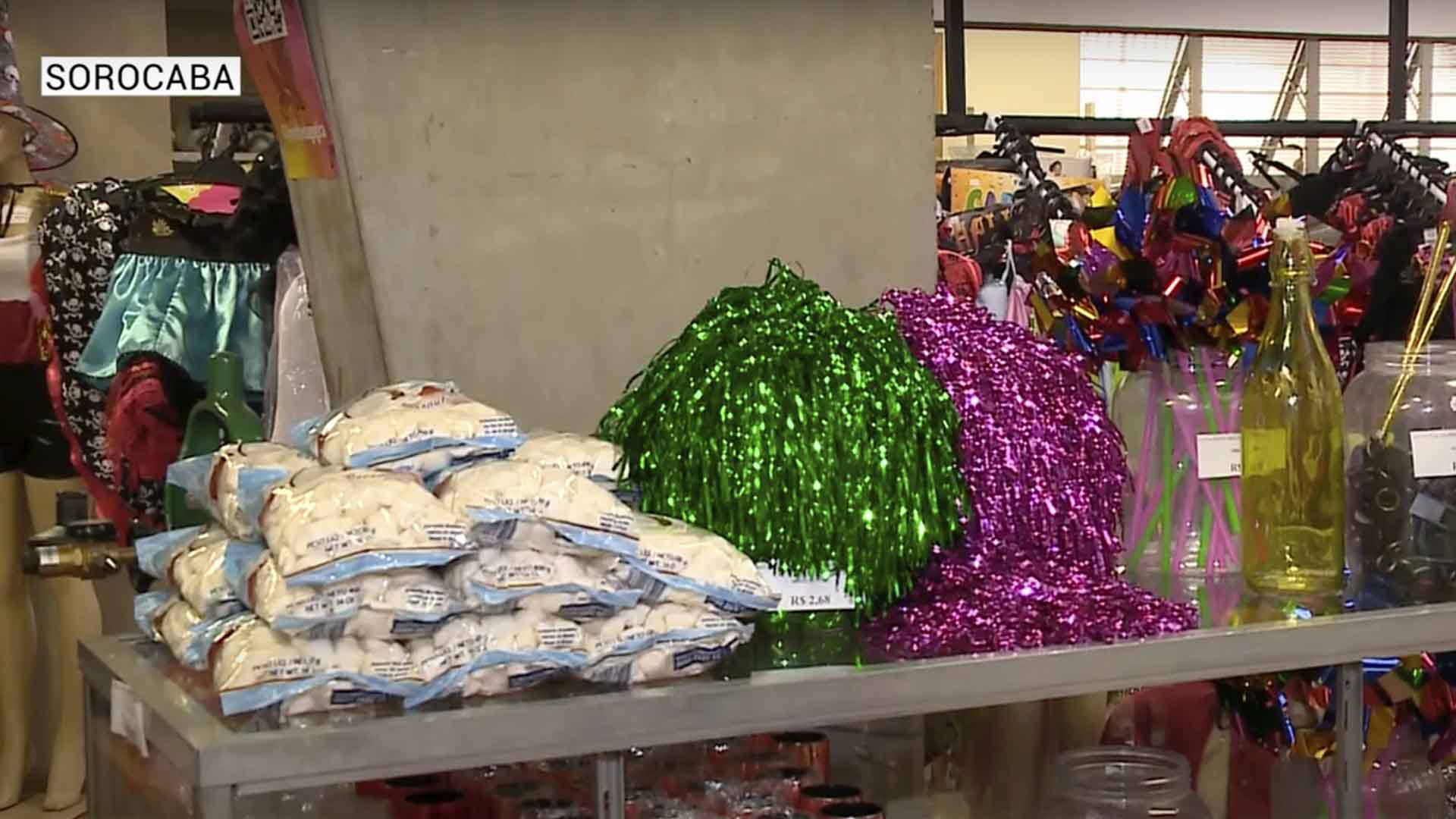 Lojas de fantasias têm prejuízo no Carnaval