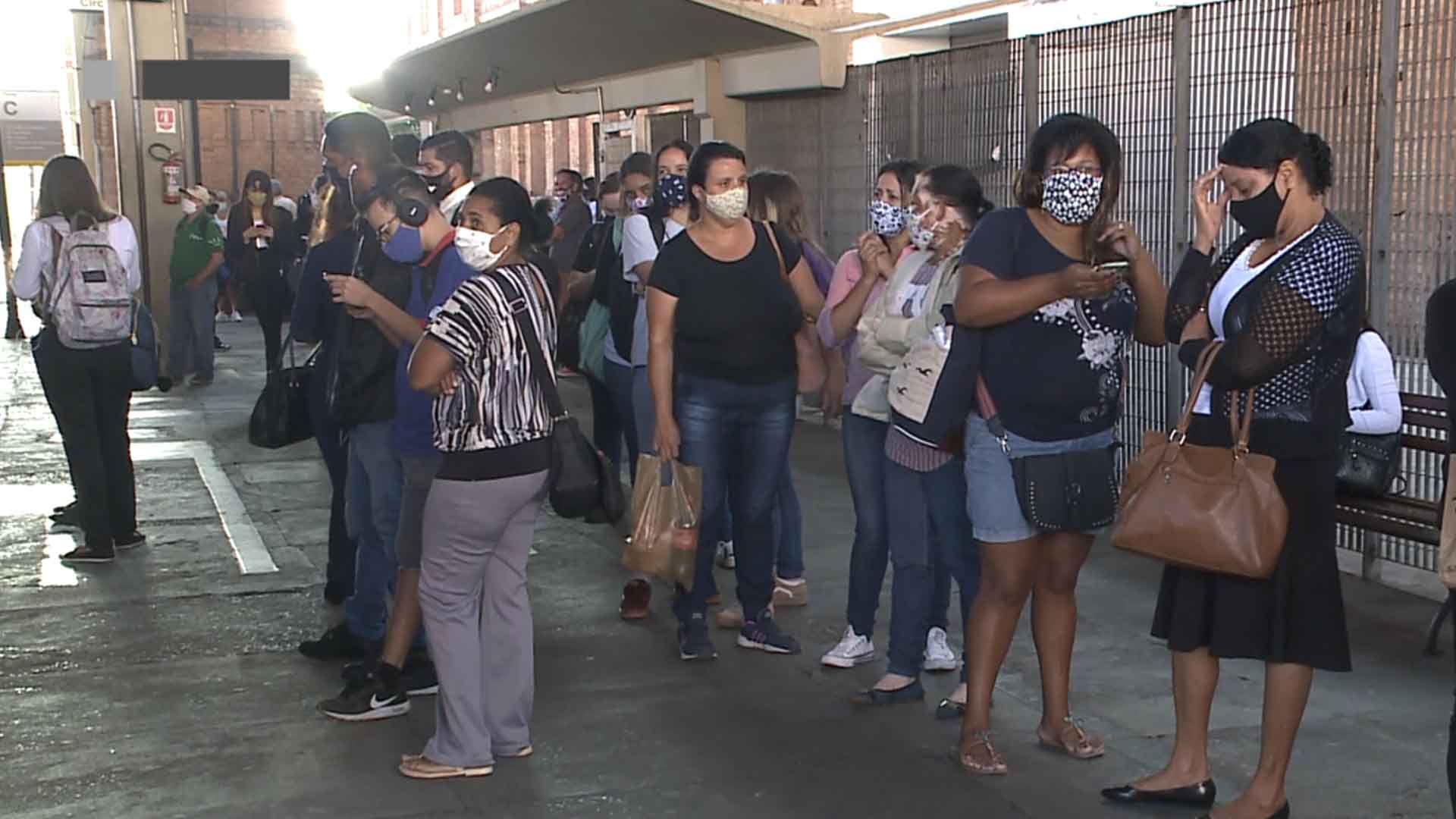 Ônibus lotados em Sorocaba na fase vermelha