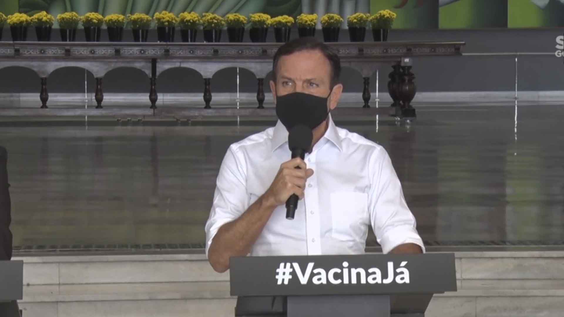 Vacinação para profissionais da educação e forças de segurança pública
