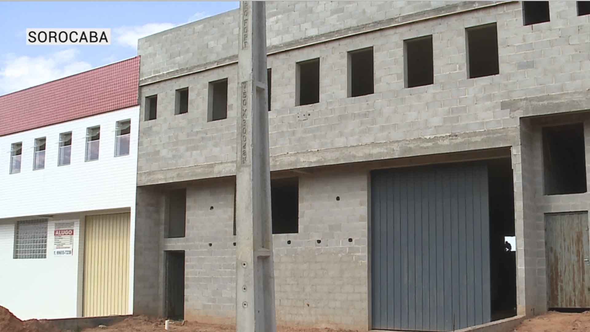 Homem fica soterrado em acidente em Sorocaba