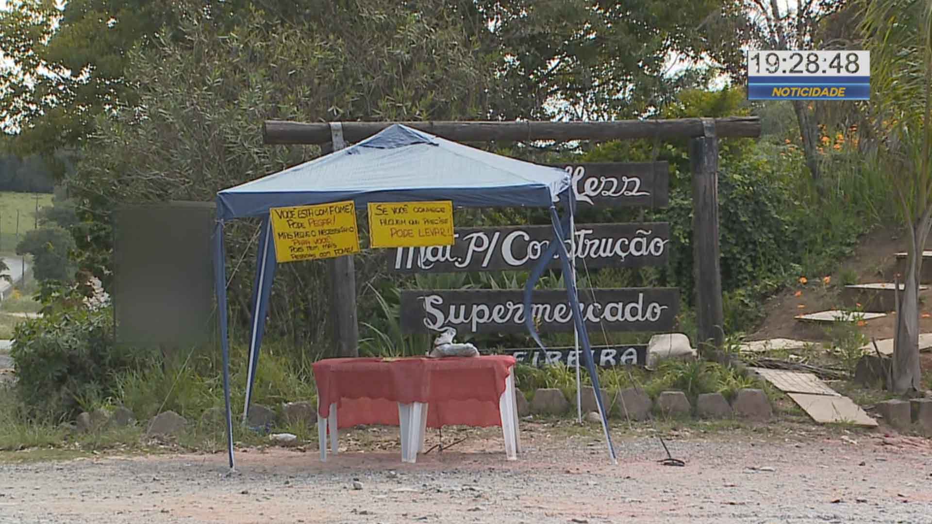 Kits com alimentos para ajudar quem precisa em Piedade