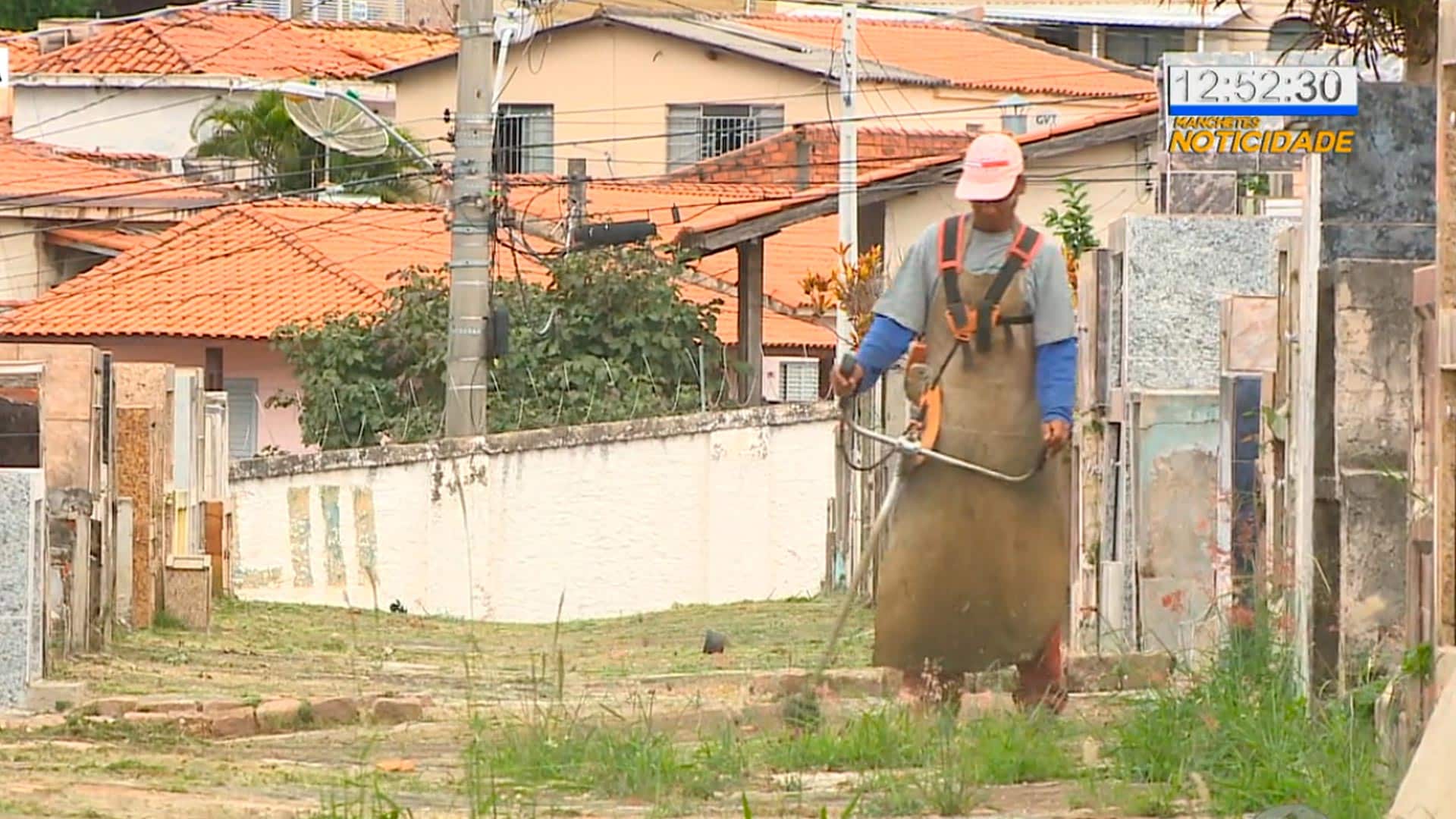 Estado de abandono em cemitério de Sorocaba
