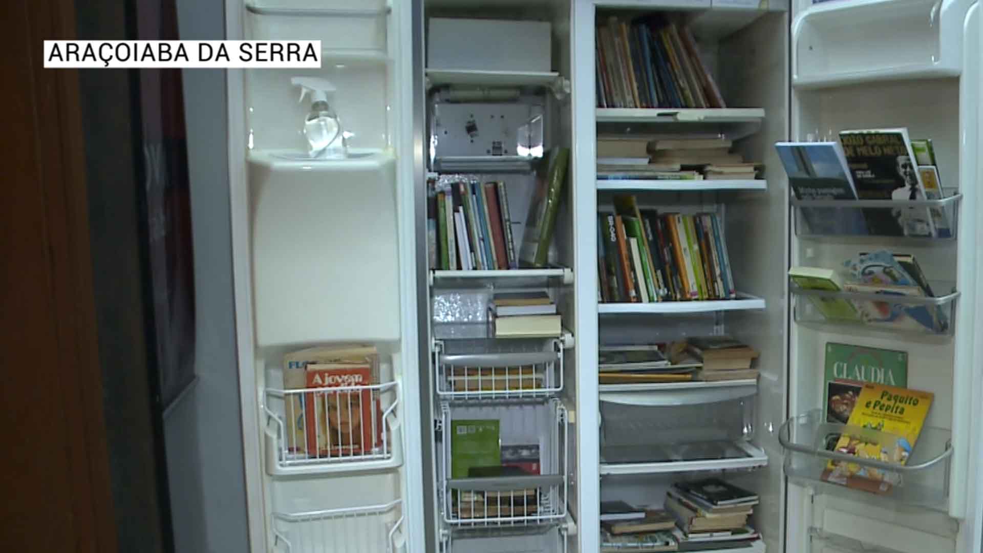 Geladeiras viram bibliotecas em ruas de Araçoiaba da Serra