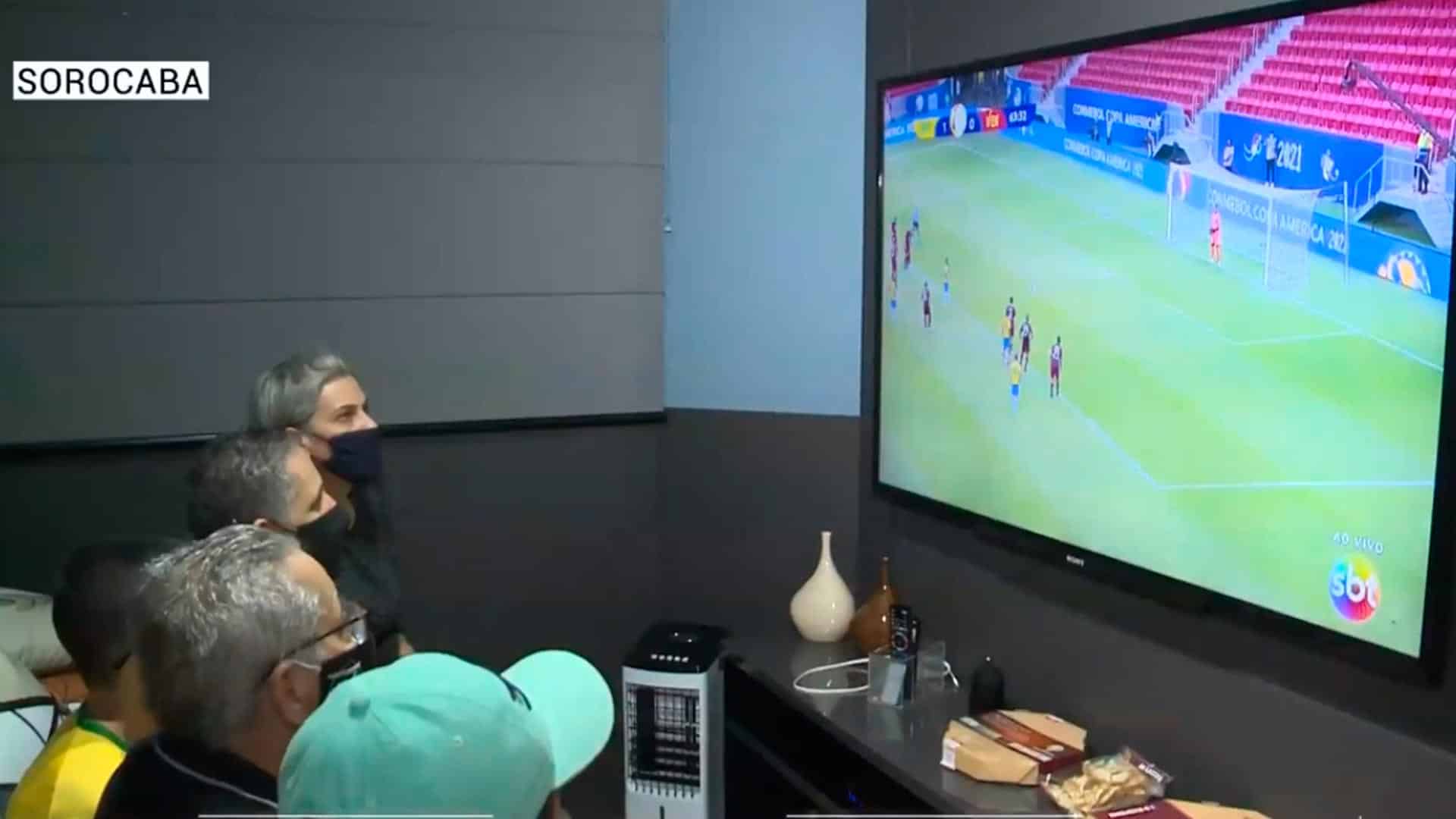 Parceiros da TV Sorocaba SBT recebem pizza durante jogo do Brasil na Copa América