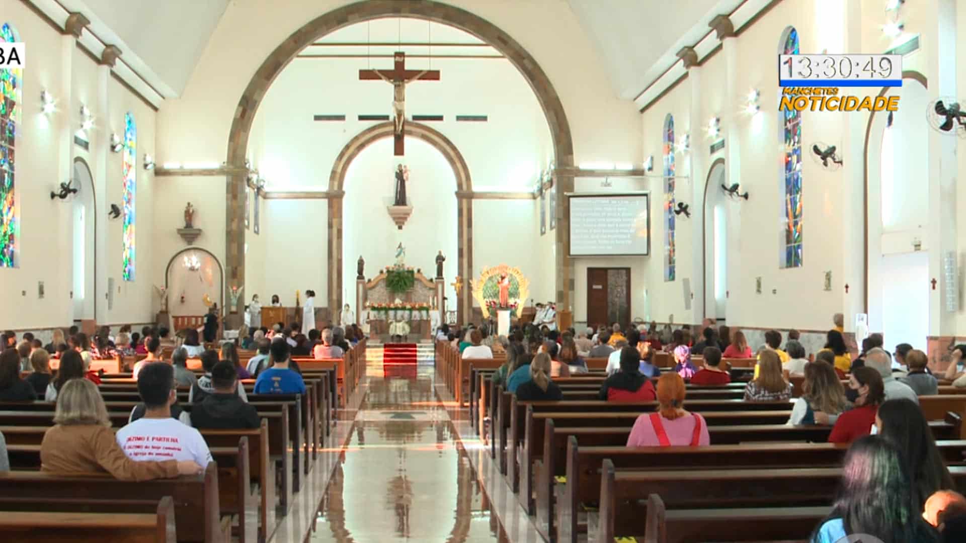 Dia de Santo Antônio é celebrado com missa e bolo