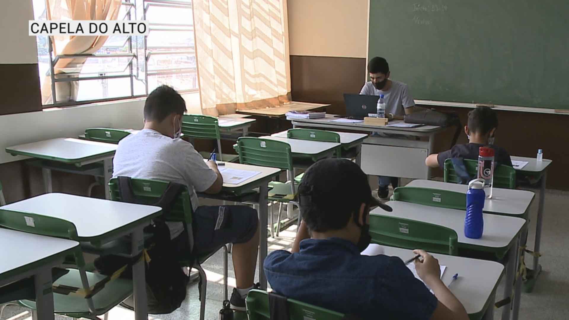 Estudantes da rede pública de Capela do Alto fazem testagem para covid-19