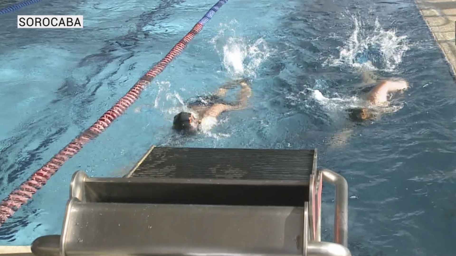 Projeto de natação oferece aulas gratuitas