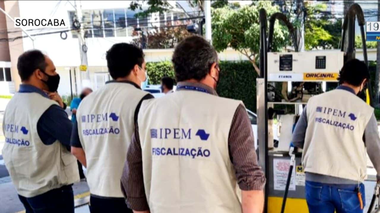 Polícia realiza operação contra fraudes em postos de combustíveis