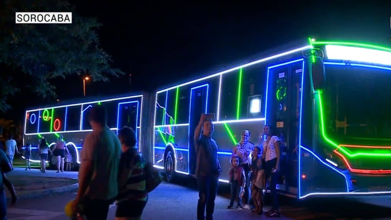 onibus iluminado