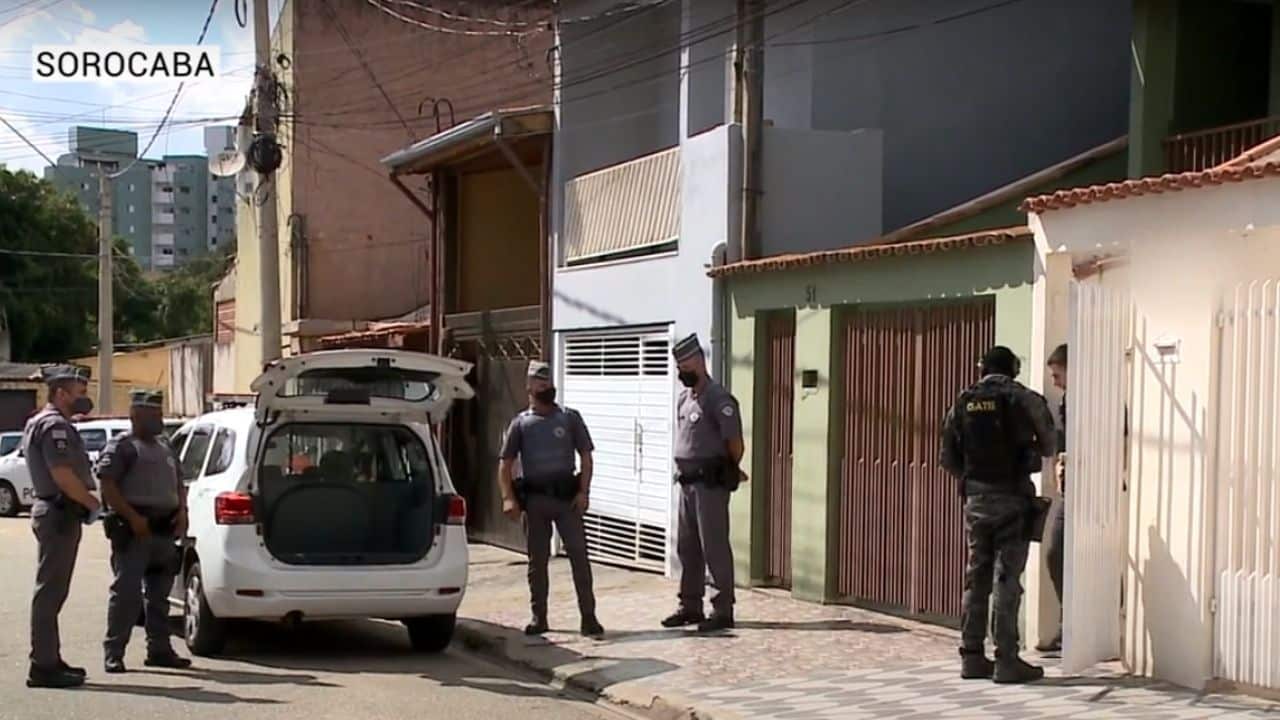 Corpos de mãe e filha mortas a facadas são enterrados em Salto de Pirapora