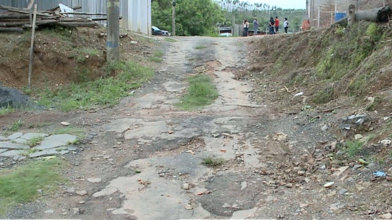 Trecho de rua de Mairinque está sem asfalto