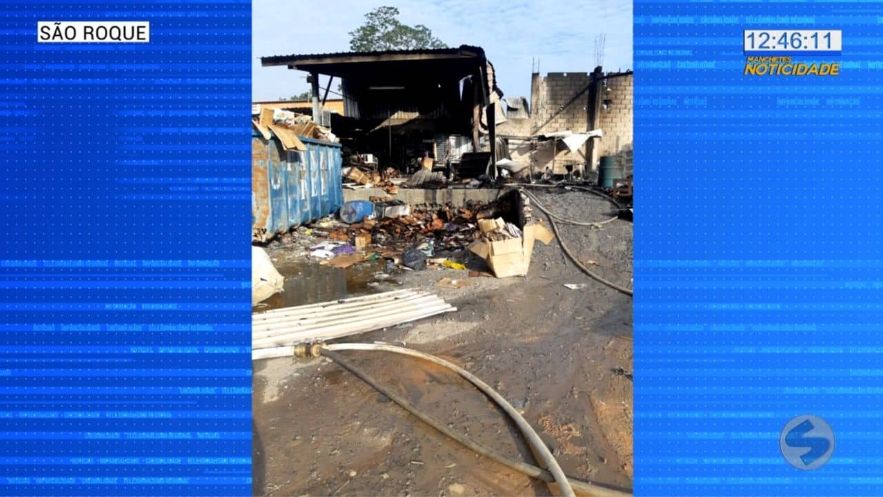 Incêndio atinge galpão de material reciclável em São Roque