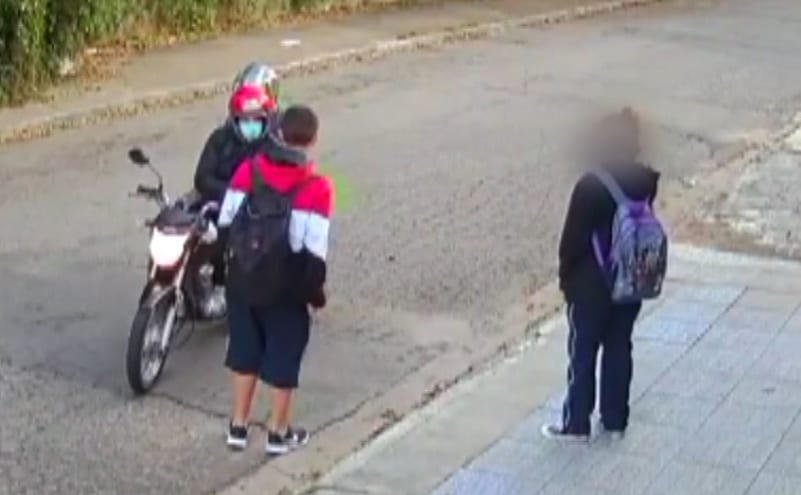 Irmãos são assaltados a caminho da escola
