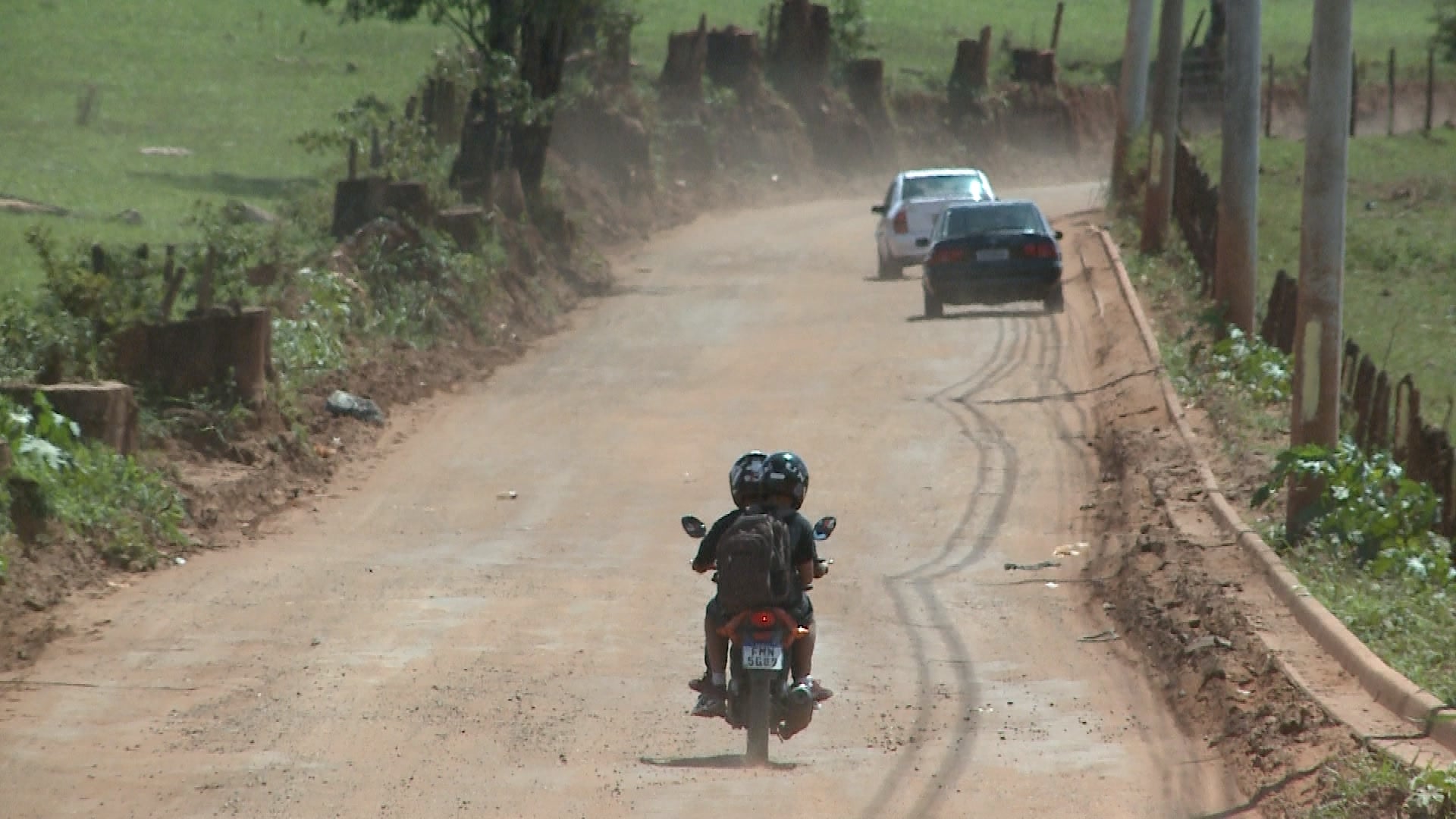 Moradores reclamam de má conservação de estrada de Ipatinga