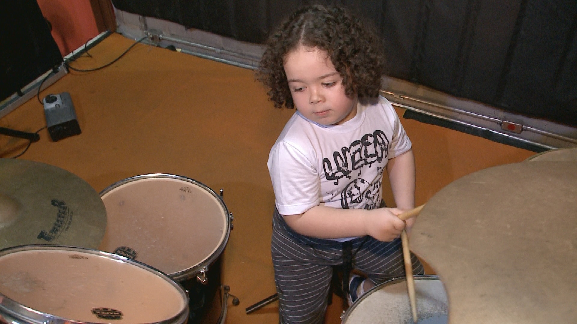 crianca-baterista-tv-sorocaba