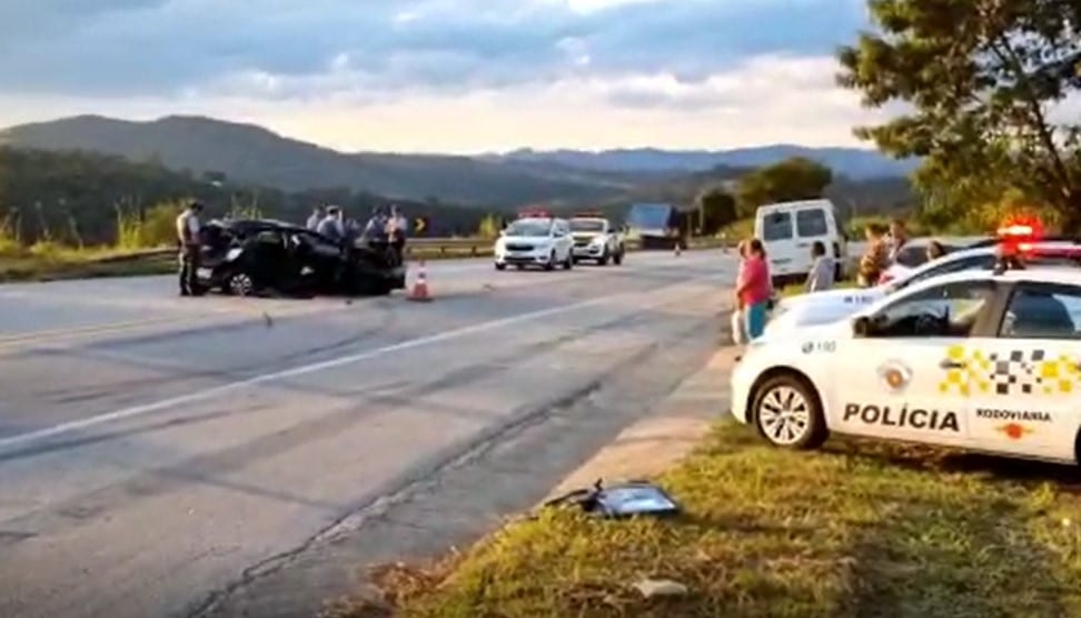 Passageira de carro morre após acidente no acesso à Rodovia Castello Branco